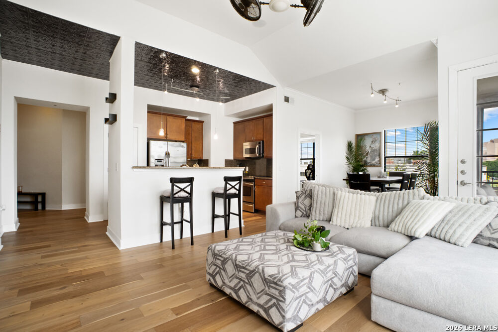 Property Photo:  7342 Oak Manor Dr 1302  TX 78229 