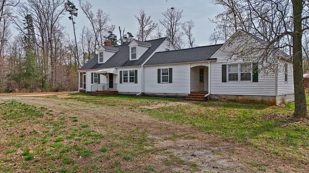 Property Photo: 1324 Noblin Farm Road VA 23927