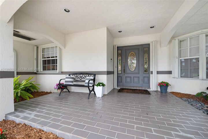 Property Photo:  10422 SW 121st St  FL 33176 