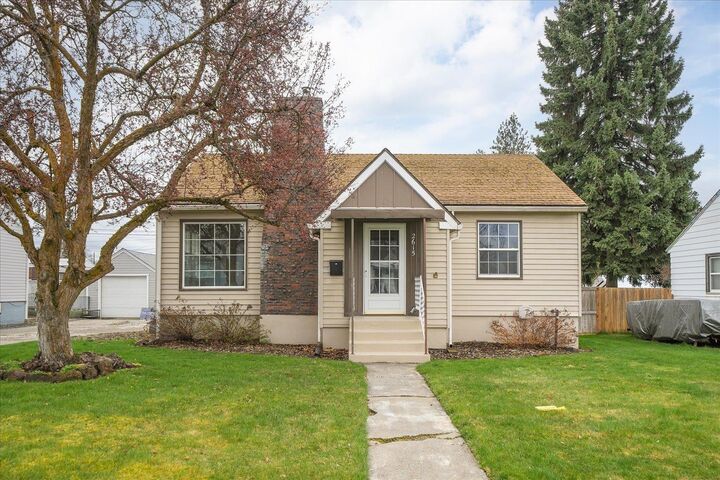 Property Photo:  2615 W Walton Ave  WA 99205 