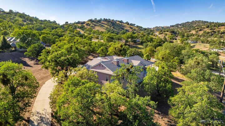 Property Photo:  29400 Stallion Springs Drive  CA 93561 