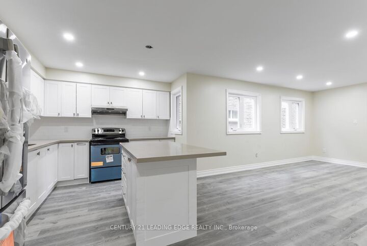 Property Photo:  16 Medaca Street Main Fl &Amp 2nd Fl  ON M2J 3A7 