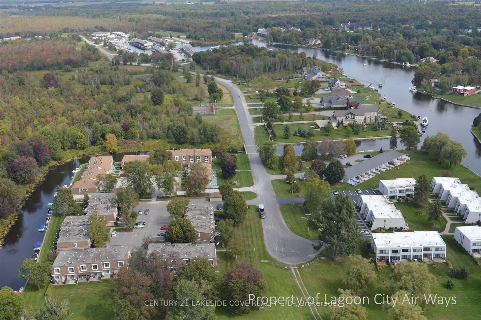 Photo de la propriété: 4 Paradise Boulevard Unit 4 ON L0K 1B0