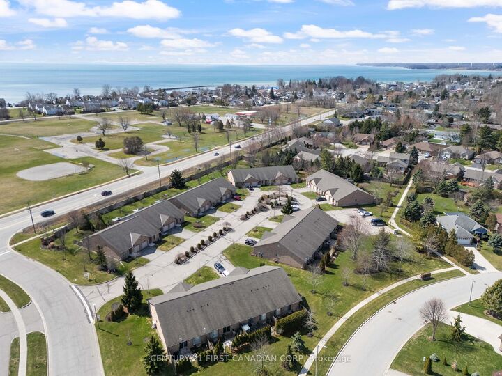 Property Photo:  19 Somerset Drive 21  ON N0A 1N7 