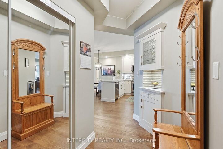 Property Photo: 699 Aberdeen Boulevard 905 ON L4R 5P2