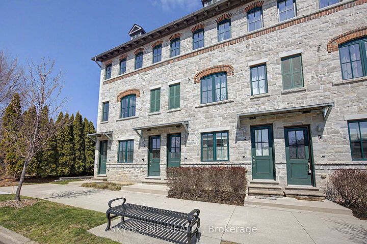 290 Barton Street W 3 — photo 1