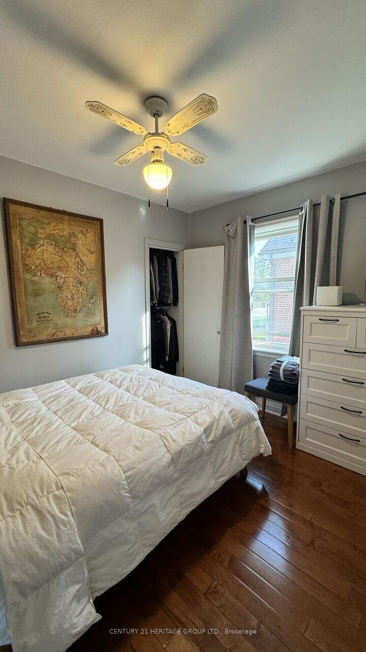 Property Photo: 166 Erindale Avenue Main ON L8K 4R4
