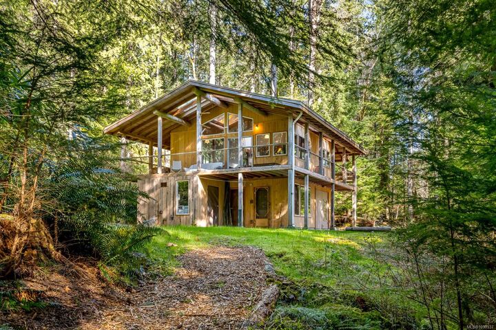 421 Whaletown Rd — photo 1