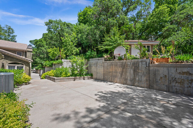 Property Photo:  5757 S Holladay Blvd E  UT 84121 