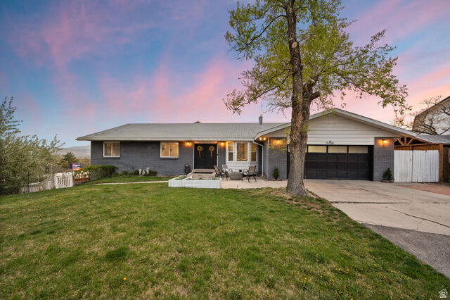 Property Photo: 9750 S Indian Ridge Dr UT 84092