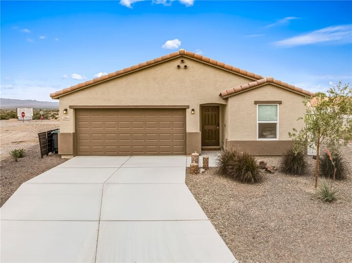 Property Photo: 2004 E Desert Palms Court AZ 86426