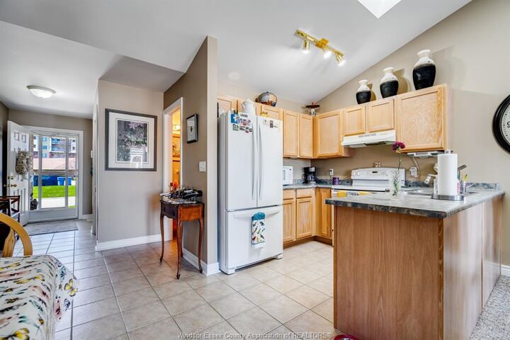 Photo de la propriété:  3 Jans Crescent  ON N9Y 4B6 