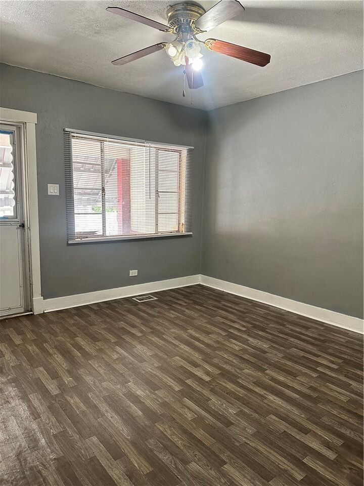 Property Photo:  214 Fleet St  PA 15104 