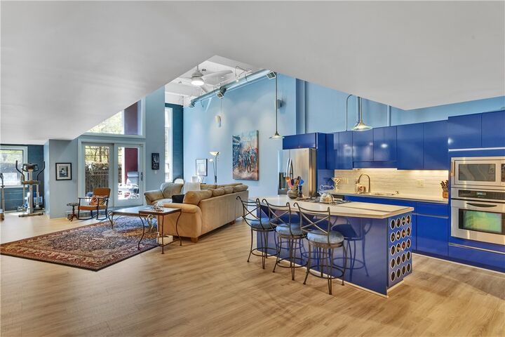 Property Photo: 2250 Mary St 204 PA 15203