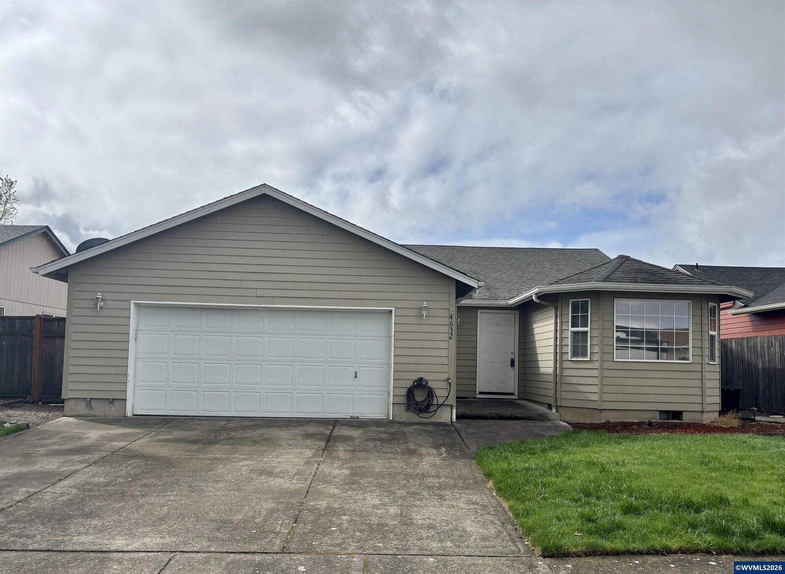 Property Photo: 4632 Cherrytree Ct SE OR 97317