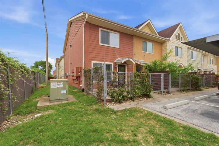 Property Photo:  1101 Grove Boulevard 201  TX 78741 