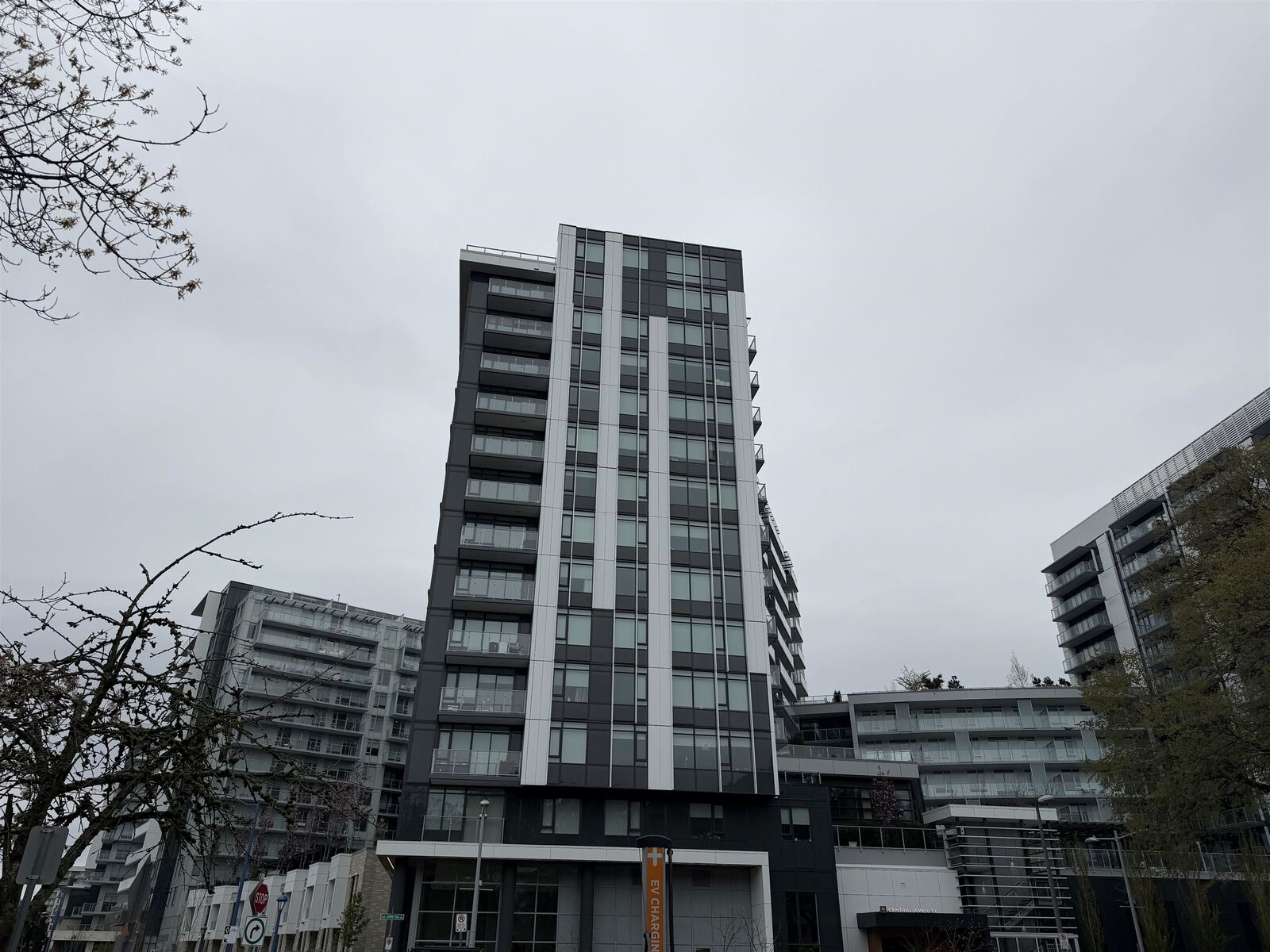 Property Photo: 6808 Minoru Boulevard 1201 BC V6Y 0M6