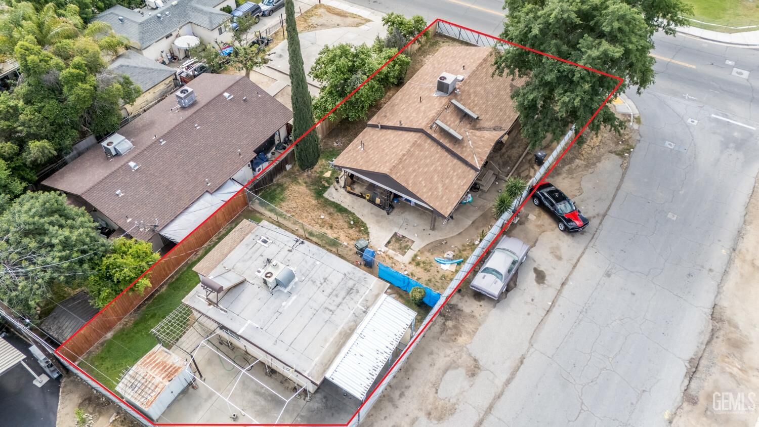 Property Photo:  2701 N Inyo Street  CA 93305 