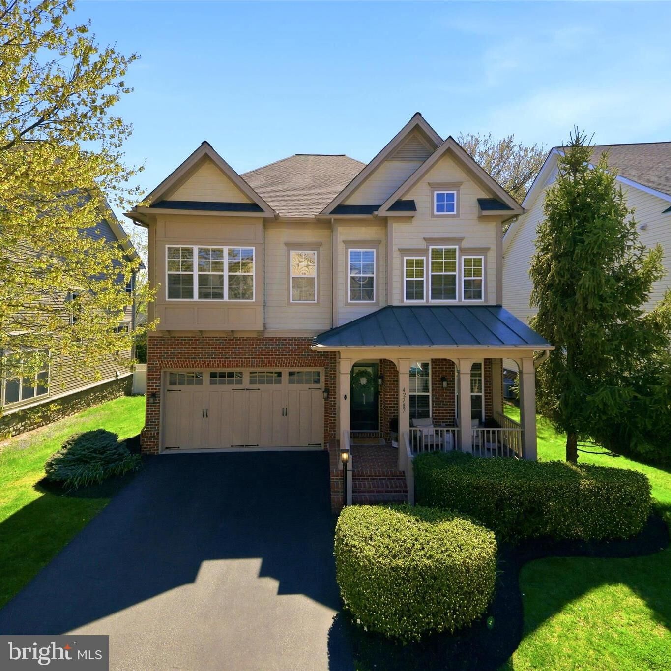 Property Photo: 42787 Chatelain Circle VA 20148