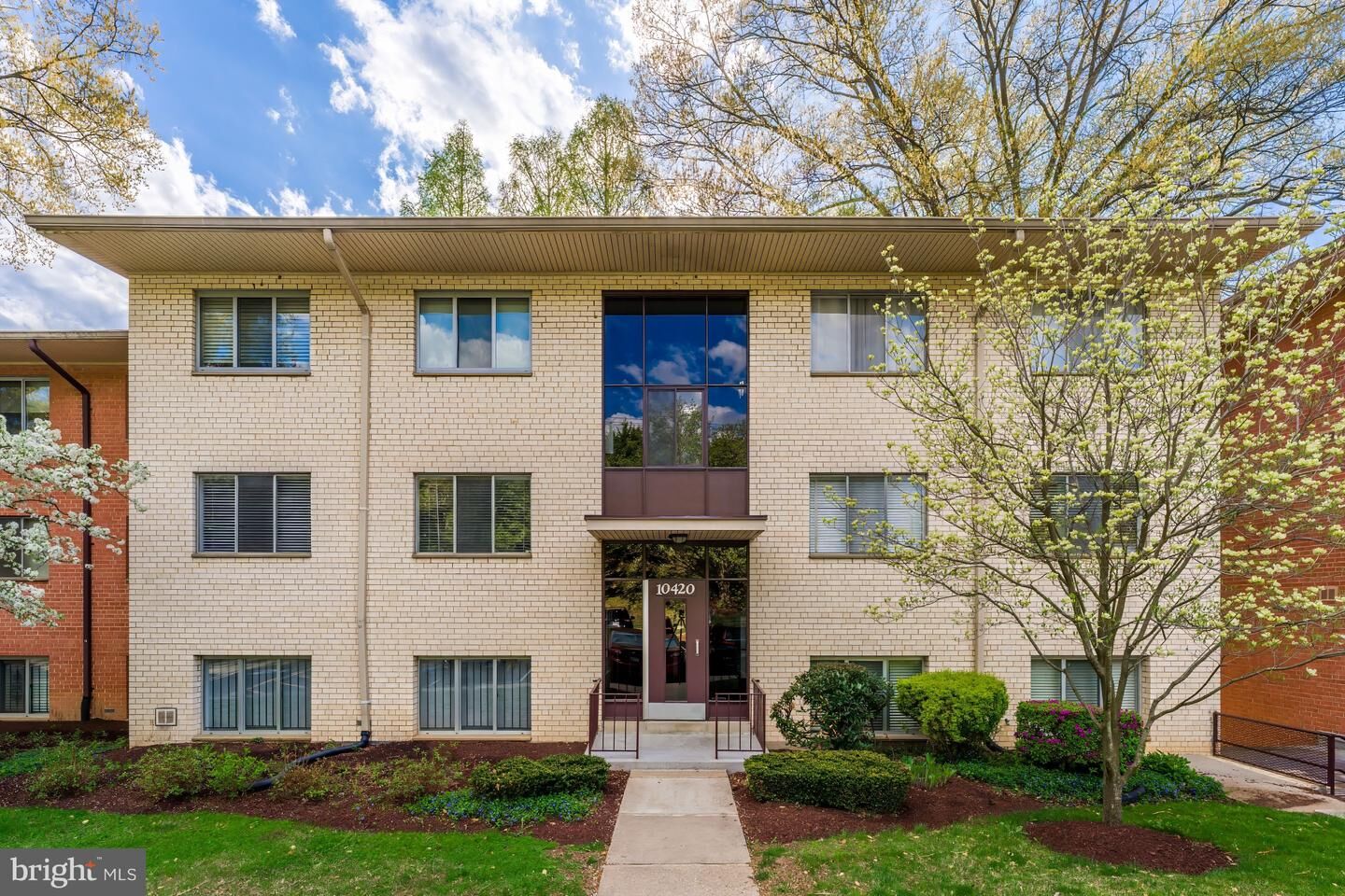 Property Photo: 10420 Rockville Pike 102 MD 20852