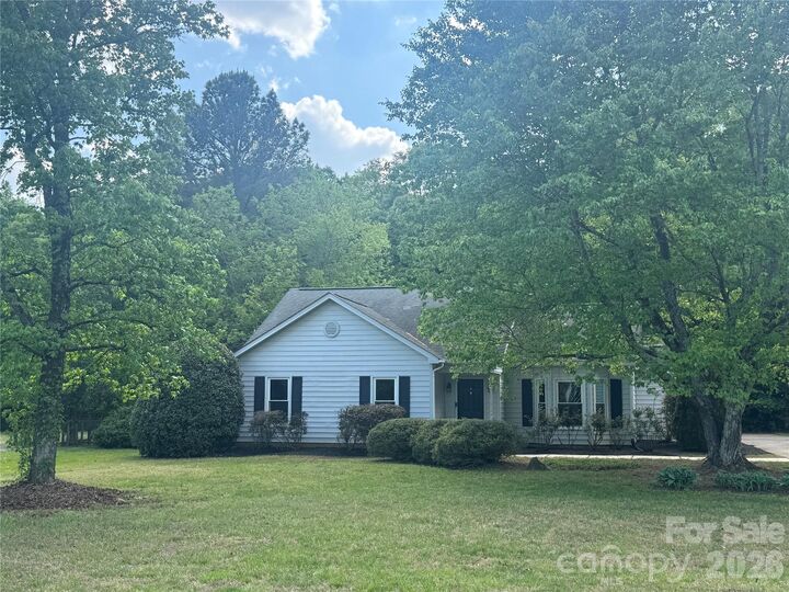 Property Photo: 15032 Catawba Circle NC 28104