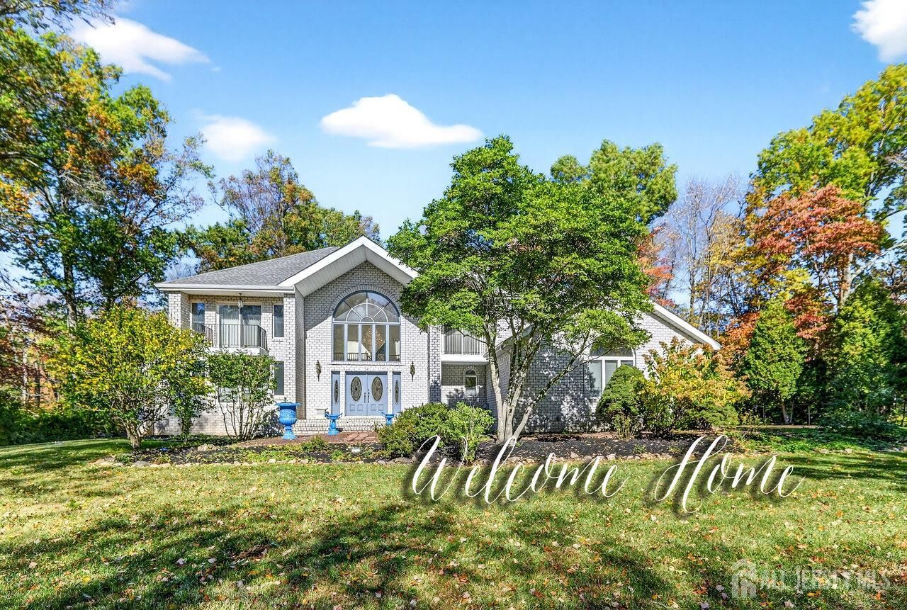 Property Photo:  
