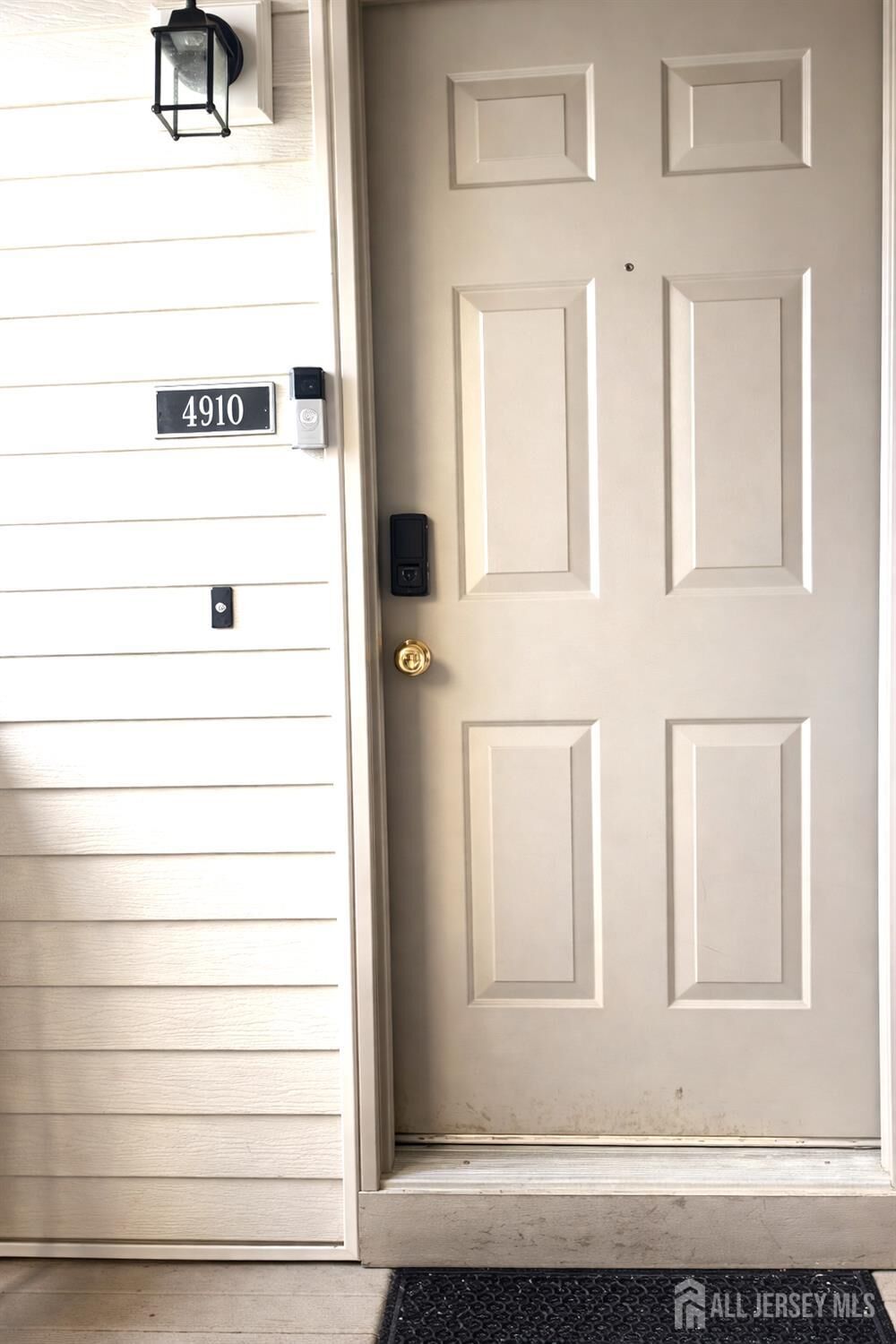 Property Photo:  4910 Ravens Crest Dr Drive  NJ 08536 