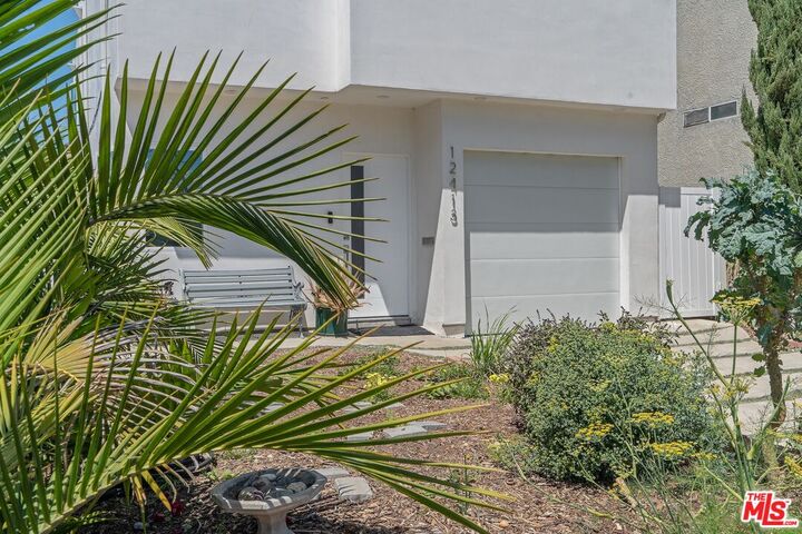 Property Photo:  12413 Wagner St  CA 90066 