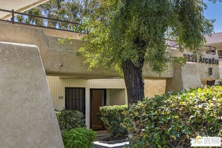 Property Photo: 2820 N Arcadia Ct CA 92262