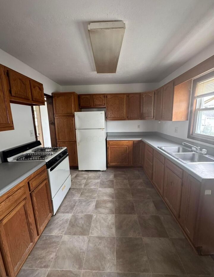 Property Photo:  1145 E Church Street  OH 43302 