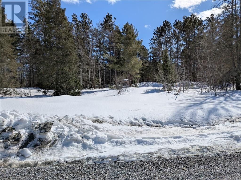 Photo de la propriété:  375 Northern Central  ON P0M 1X0 