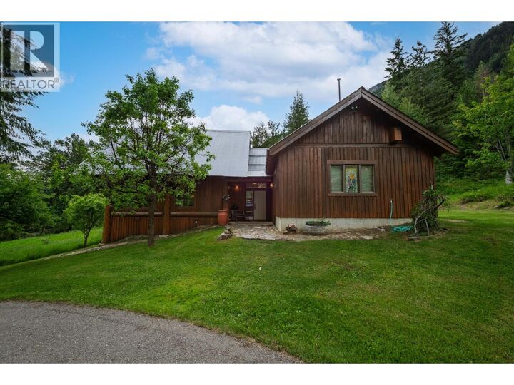 Photo de la propriété:  16749 Crawford Creek Road  BC V0B 1E0 