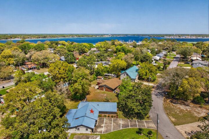 Property Photo: 112 NE Berger Place FL 32548