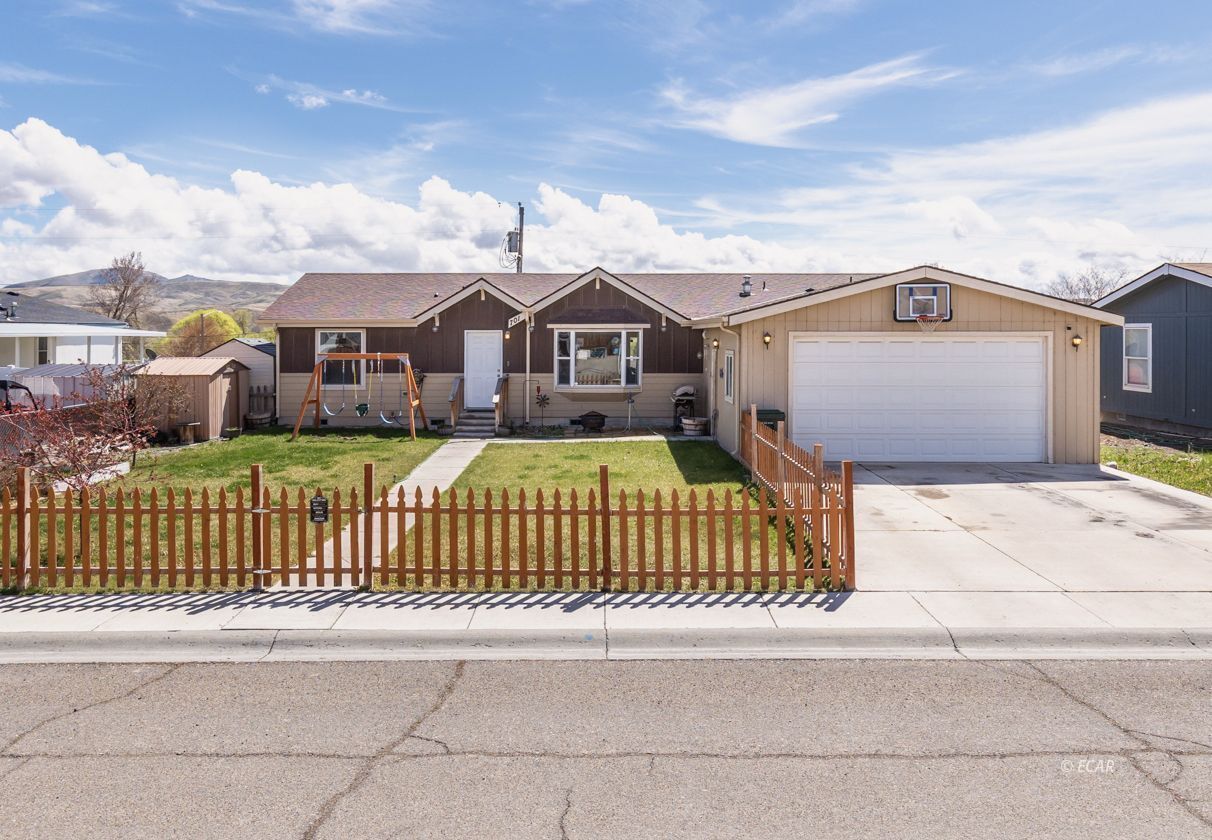 Property Photo:  701 Elm Street  NV 89822 