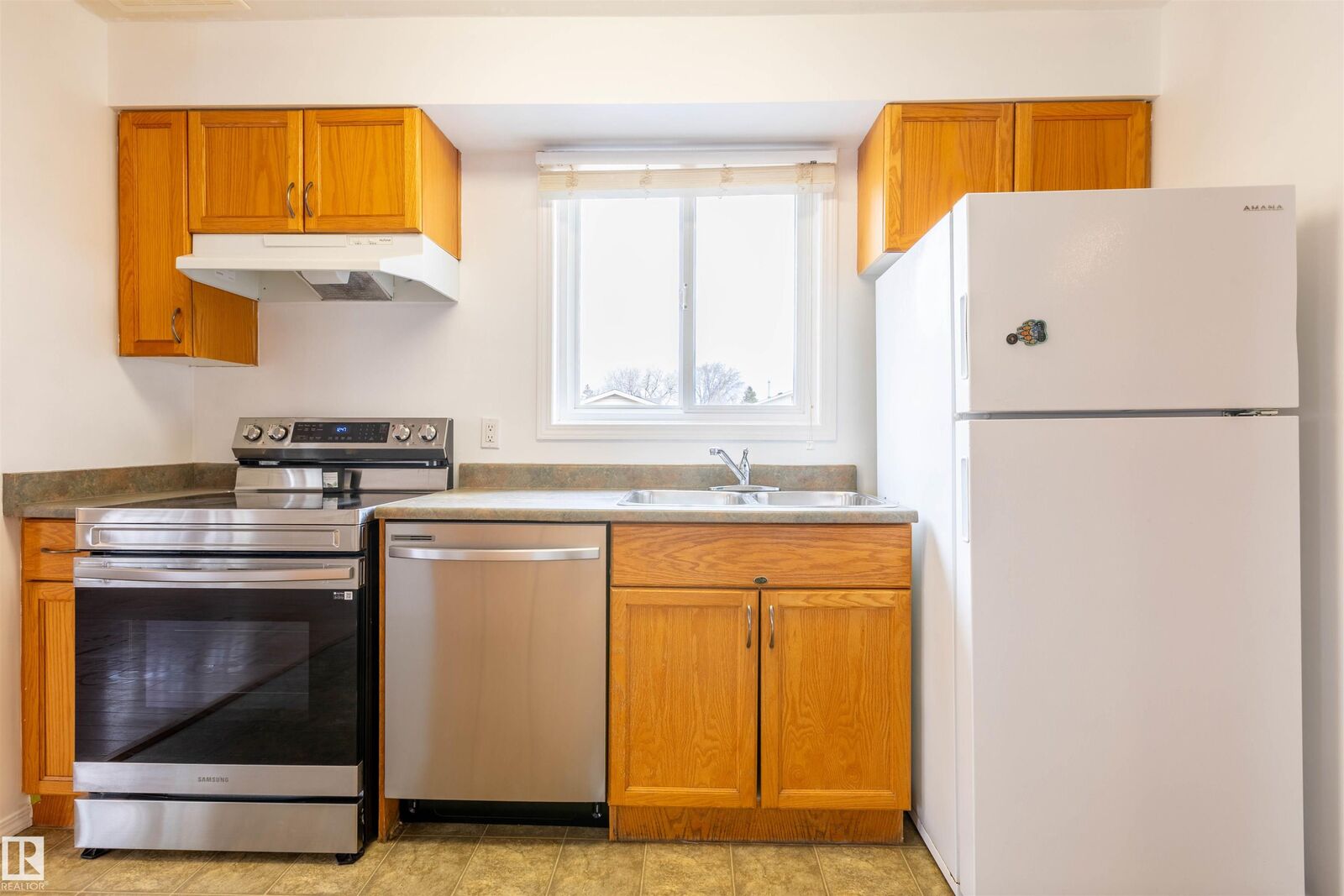 Property Photo:  105 McKenney Avenue 109  AB T8N 2Y2 