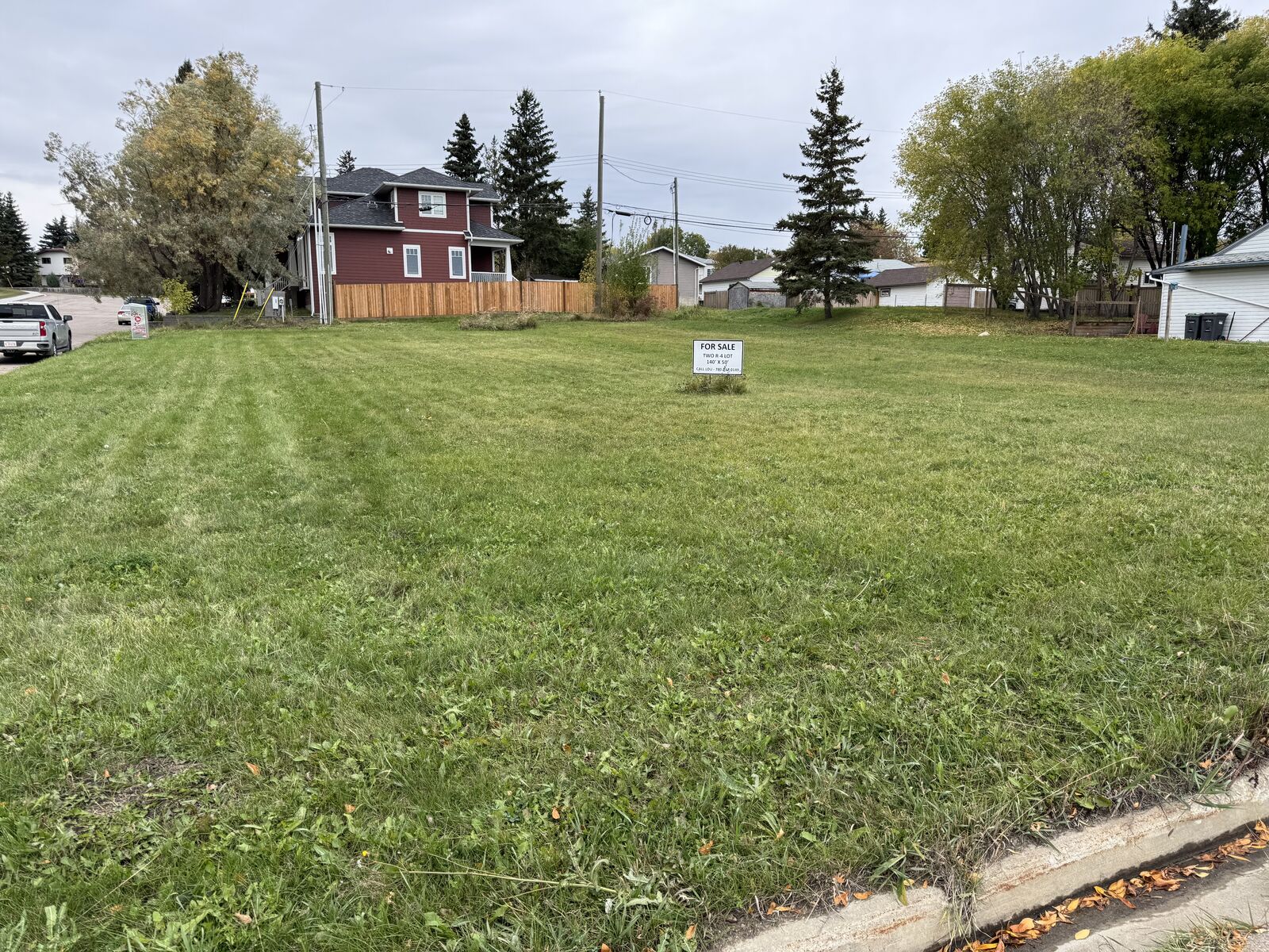 Property Photo:  10 Street  AB T9M 1B1 