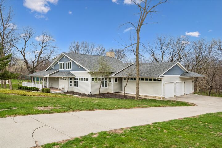 Property Photo: 36599 River Oaks Circle IA 50061