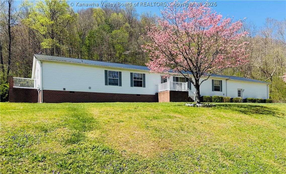 Property Photo:  1 Sugarcamp Road  WV 25110 