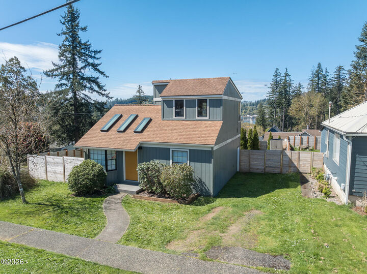 Property Photo: 791 SE Fir Street OR 97391