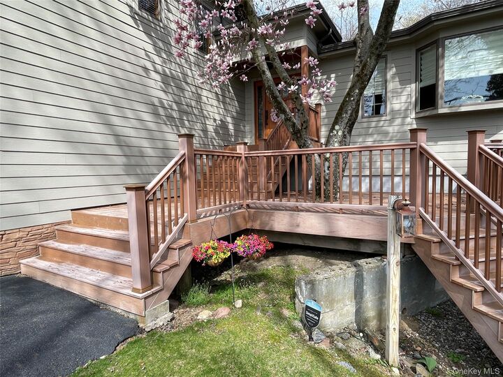 Property Photo:  5 Laurel Hill Road  NY 10520 