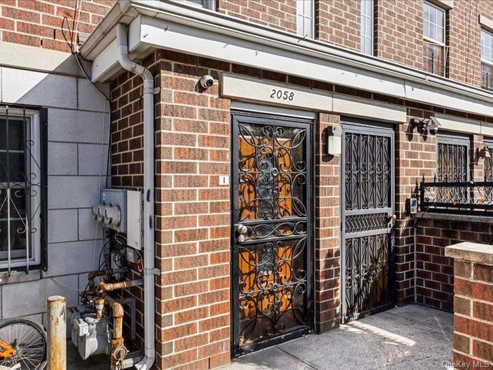 Property Photo:  2058 Washington Avenue  NY 10457 