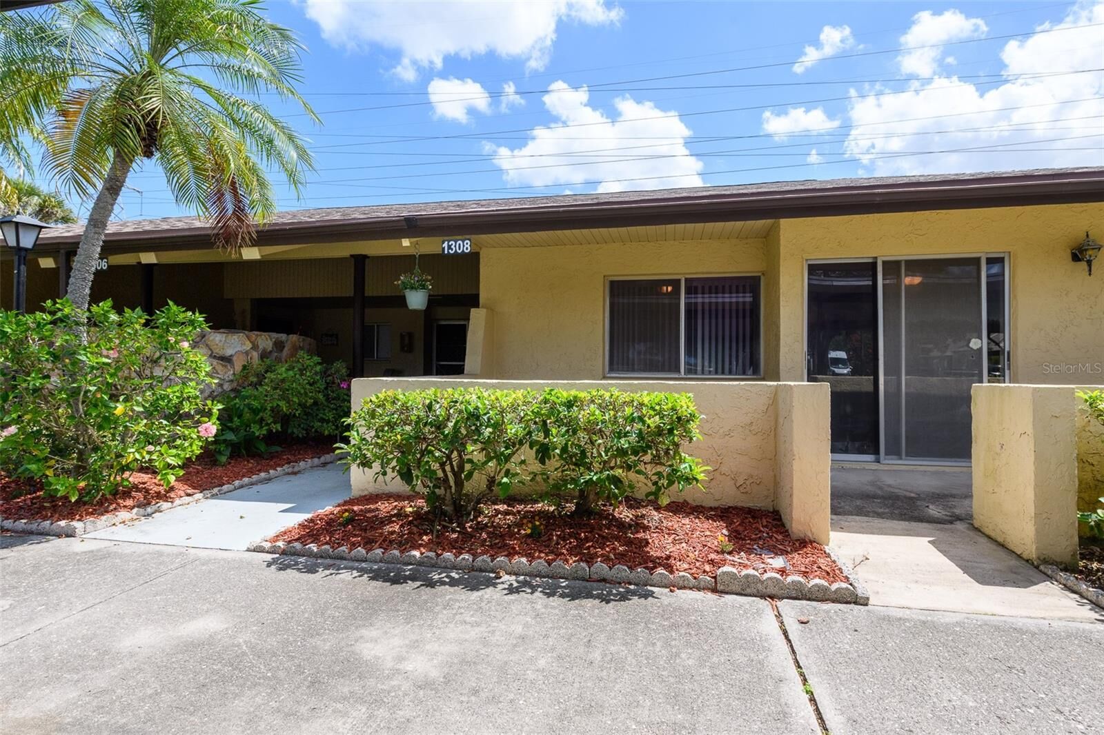 Property Photo: 1308 13th Circle SE FL 33771