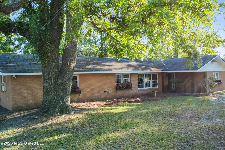 Property Photo:  2601 Evergreen Lane  MS 39531 