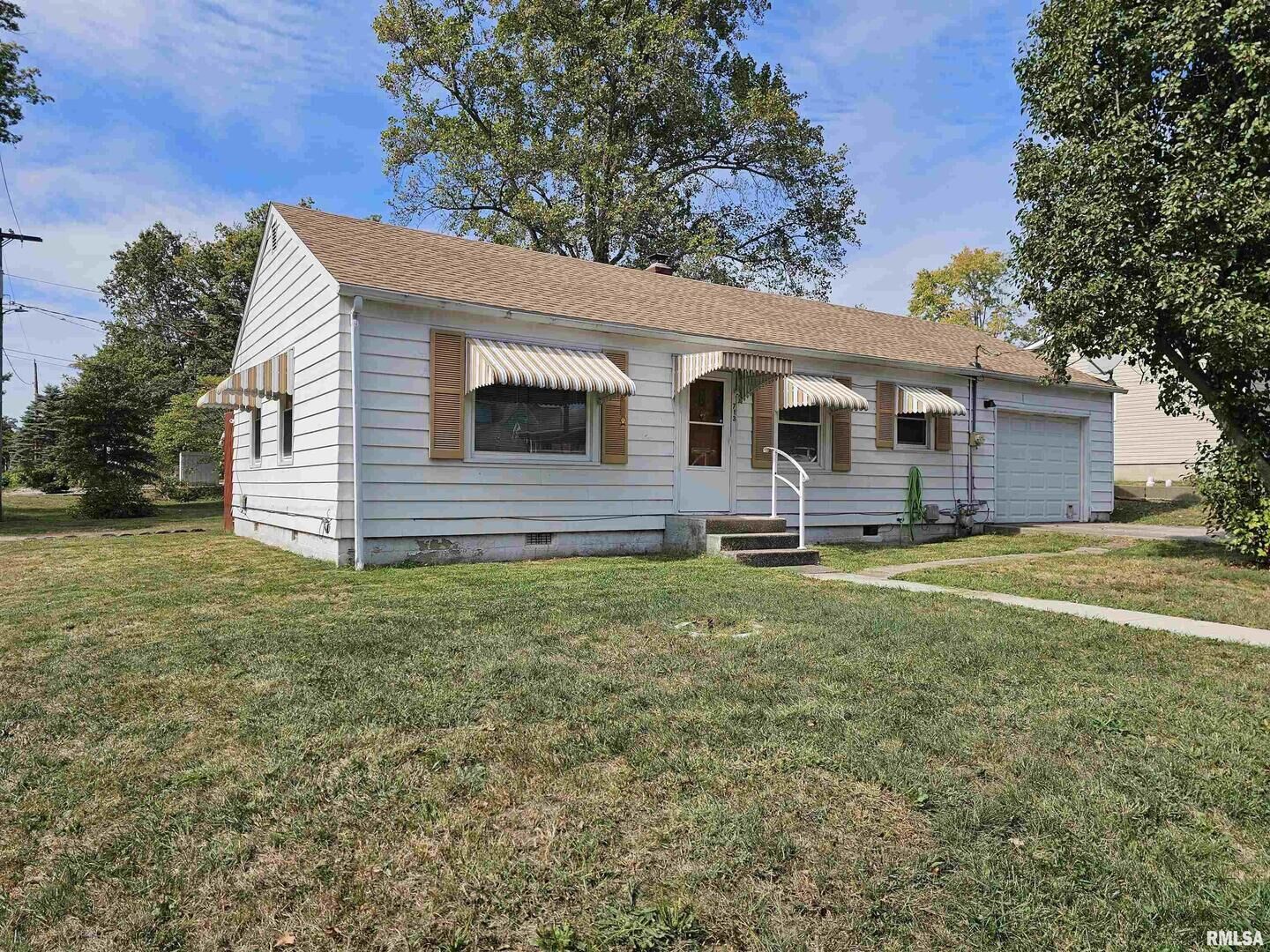 Property Photo:  713 N 10th Street  IL 62864 