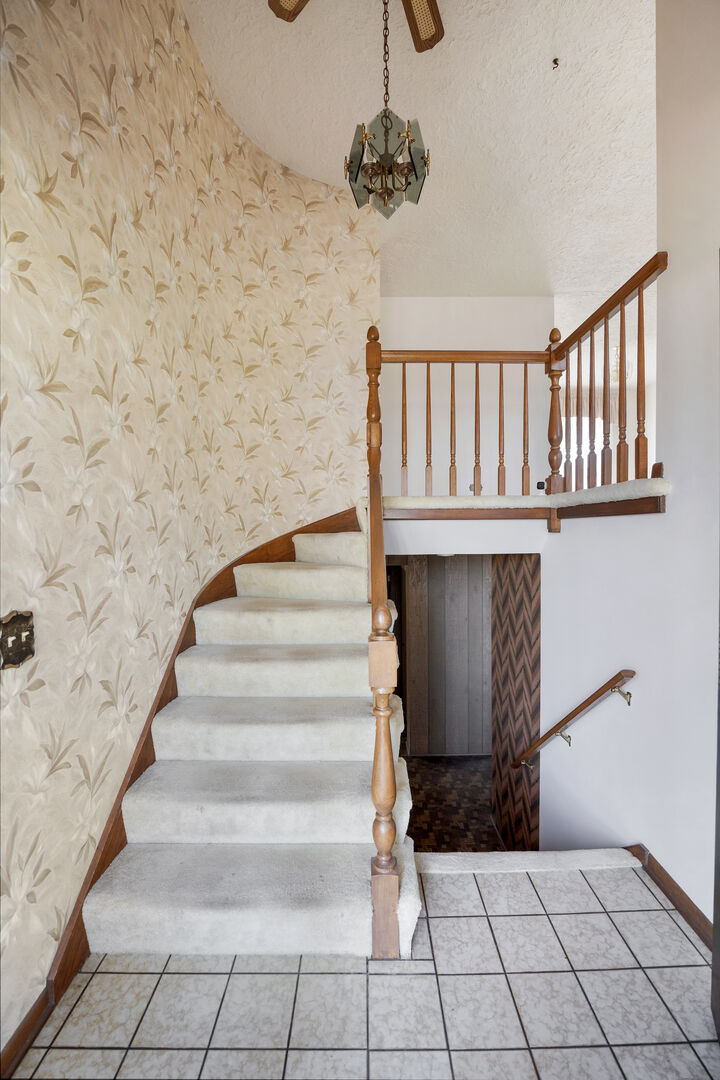 Property Photo: 418 N Lancers Drive IL 60101