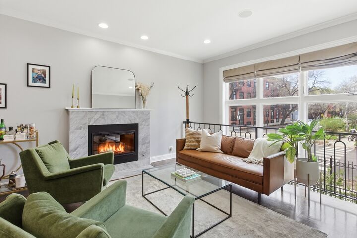 Property Photo: 1101 N Wood Street 1S IL 60622