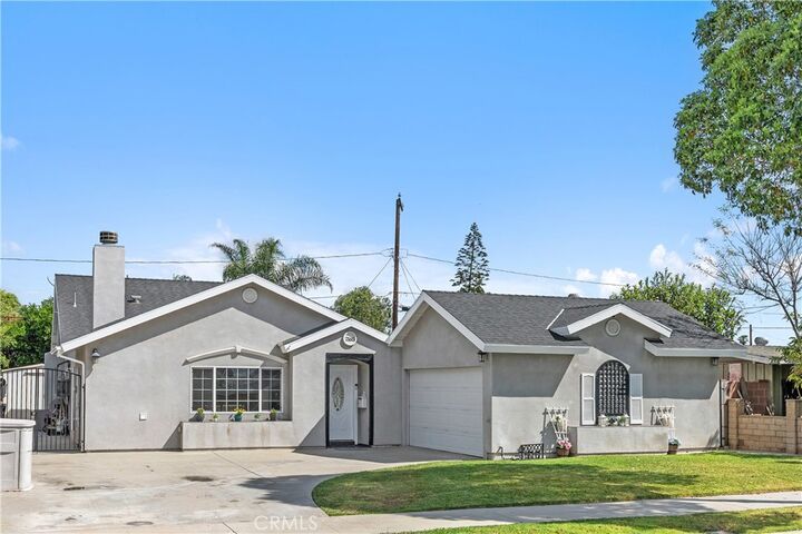 Property Photo:  2165 W Romneya Drive  CA 92801 