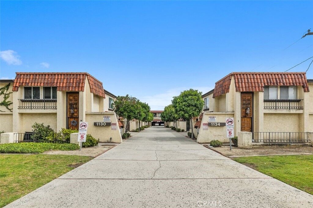 Property Photo: 1130 W Huntington Drive 8 CA 91007