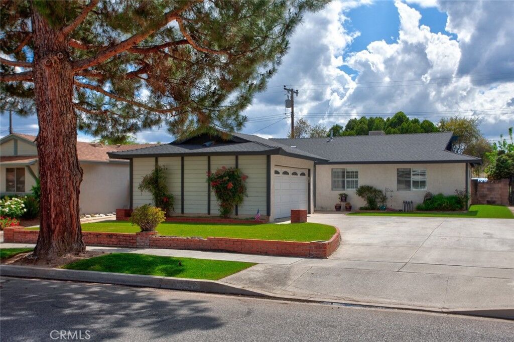 Property Photo:  27431 Arriola Avenue  CA 91350 