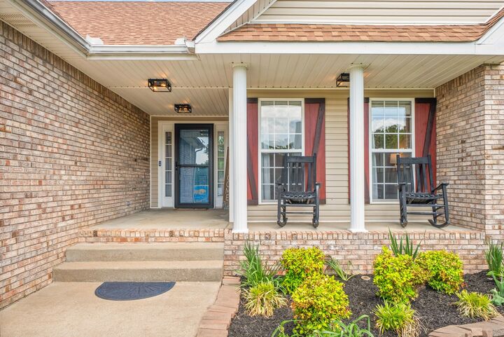 Property Photo:  407 Walkaway Ct  TN 37043 